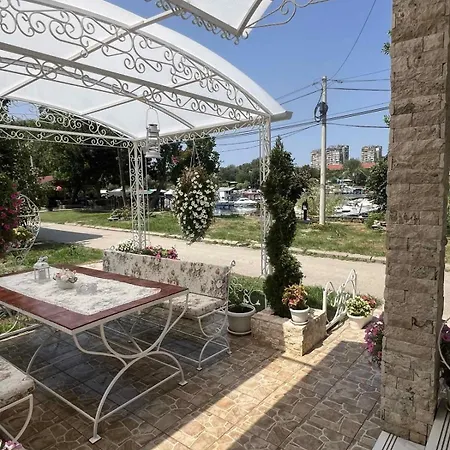 Romansa Villa *