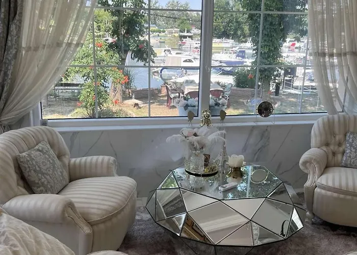 Romansa ヴィラ ノヴィ・サド